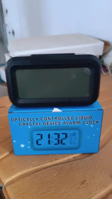 Digital lcd alarm clock with backlight optically controlled battery-powered clock with time, date, and temperature - Durable Plastic